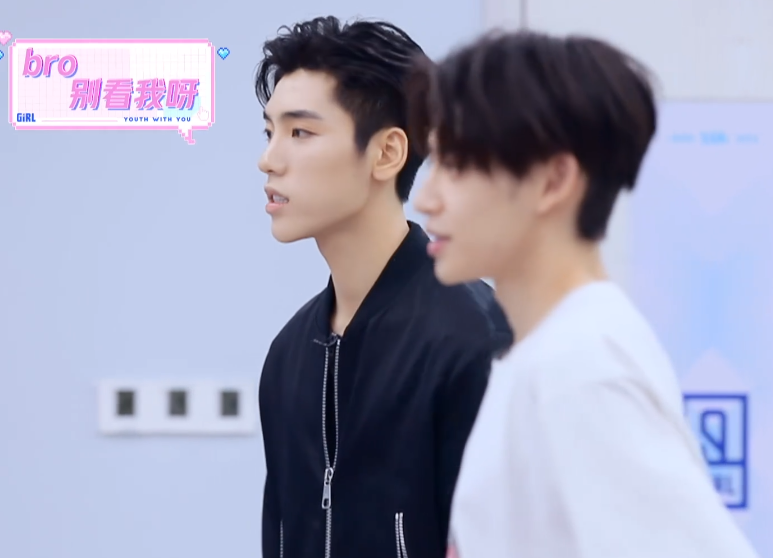 王子异小鬼初次跟学妹见面,却看到两人反应,像极了分班后的自己