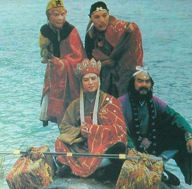 在西游记当中,孙悟空刚救出了自己的师傅唐僧,但是就在过通天河时犯了