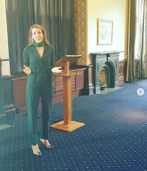 卢森堡前王妃高调晒新男友,被踢出王室之后,活的更完美了