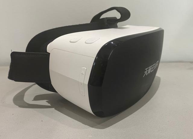 天翼云vr推出两款观影神器5g时代躺着玩vr究竟有多香