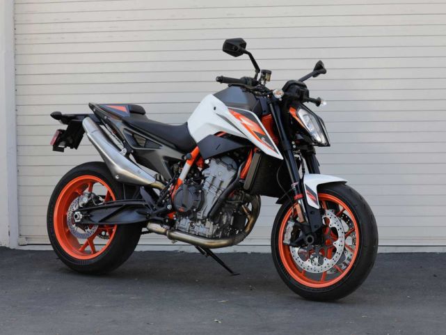 中量級街道王者 ktm 890 duke r外媒測評|brembo|890 duke|ktm|雙缸