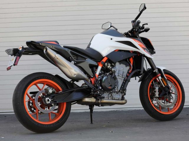 中量級街道王者 ktm 890 duke r外媒測評|brembo|890 duke|ktm|雙缸