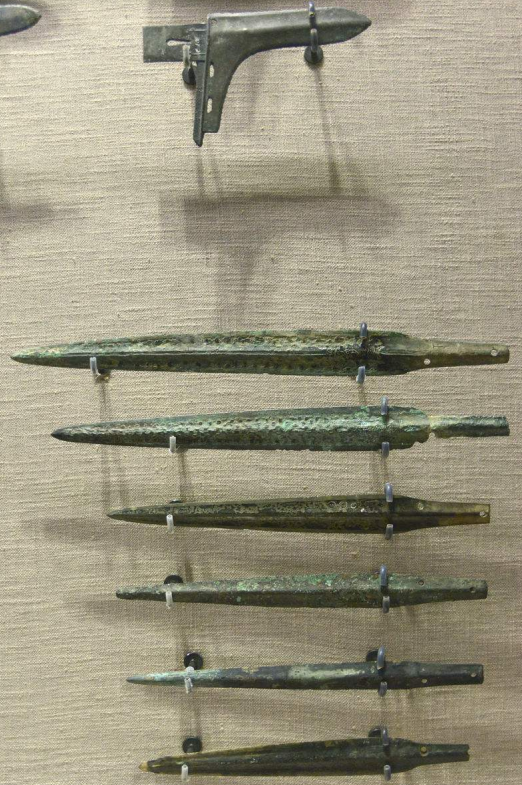 蜀中唐门最早原型能做匕首还能当飞刀先秦时代巴蜀剑就这么玩