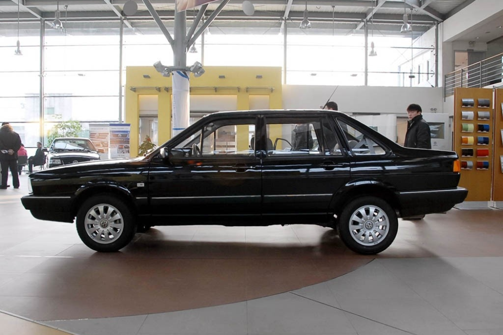 历经三十年岁月,桑塔纳成就上海大众,品牌传奇!_腾讯新闻