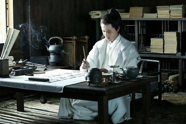 饱读诗书,相貌出众