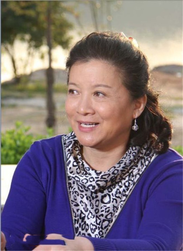 杜宁林是中国话剧金狮奖获得者,国家一级演员.