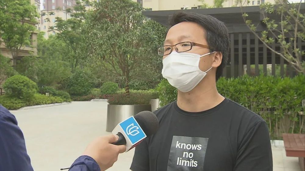 上海这小区交房月余材料高坠，修着又掉螺钉，开发商国贸地产：手滑 - 第5张图片