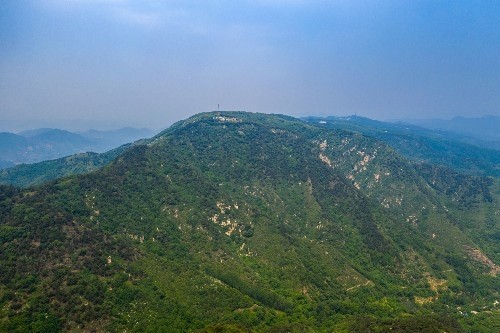 上週六一個人帶著無人機自駕南部山區,徒步穿越了濟南梯子山.