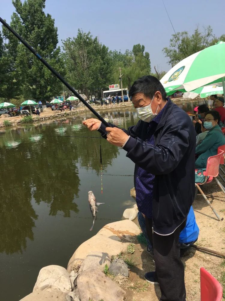 走进北京蟹岛垂钓园