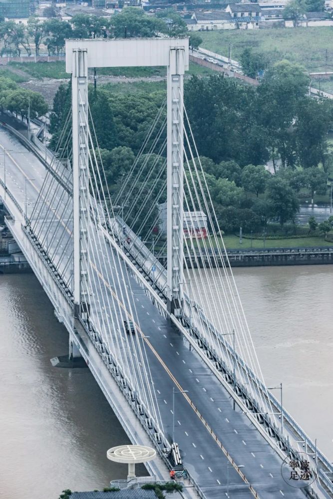而且无论你从哪个角度看大桥,虽然视角不同