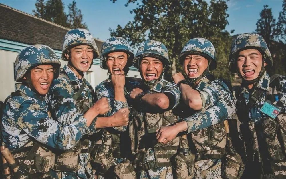 中国军人挑战全网最治愈笑容,你有没有被暖到!