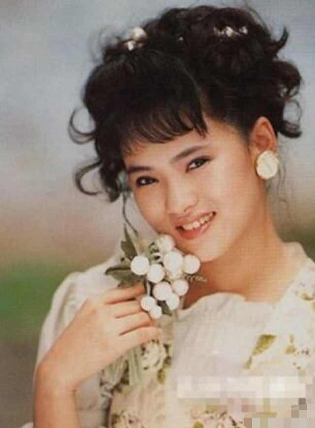 伊能静早年写真曝光超清纯 52岁再上综艺容颜不老