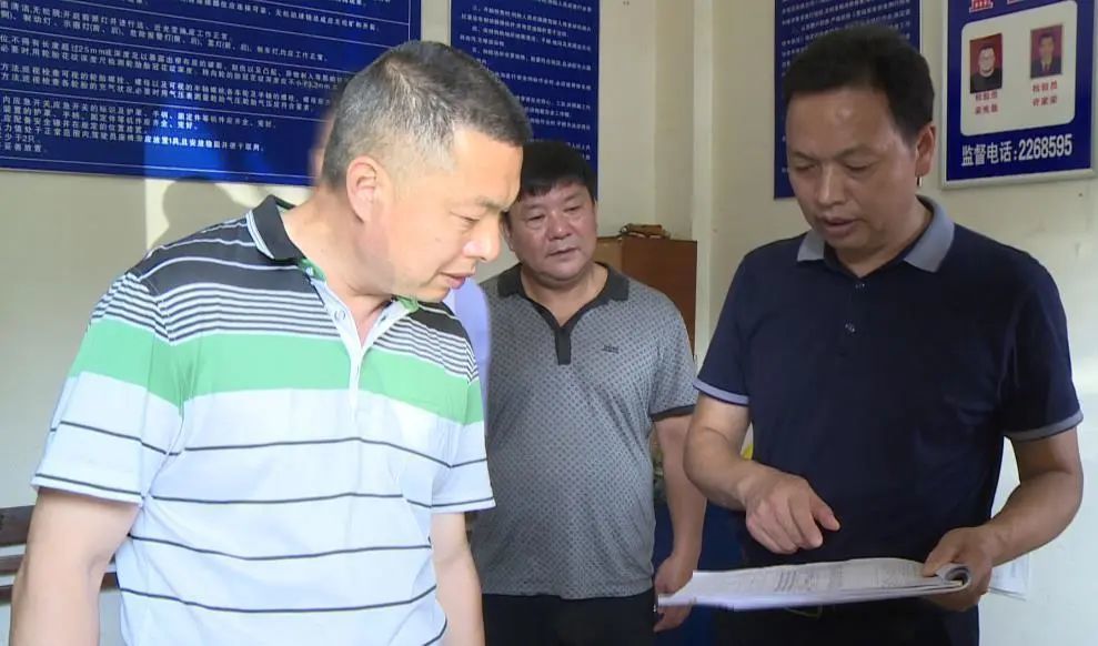 督查组一行实地查看了县公安局交通安全指挥中心,金山矿业公司,县汽车