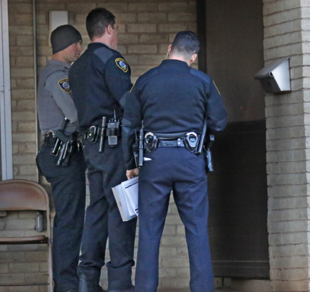 美国一妻子40年后,fbi敲门时才发现丈夫的真实身份,连名字都是假的