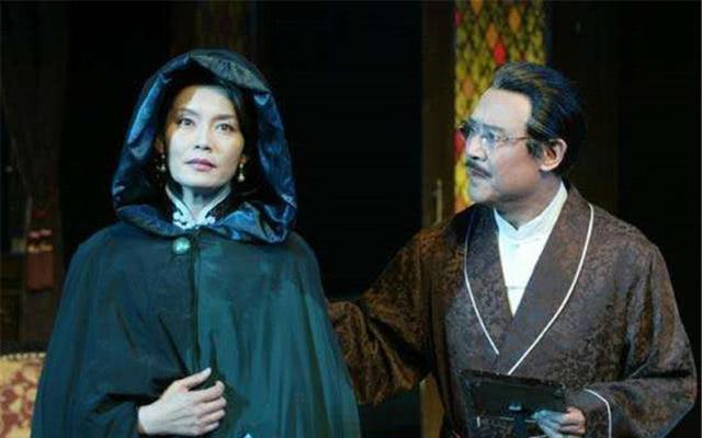 雷雨中周朴园对侍萍三十年的怀念是真情还是虚伪