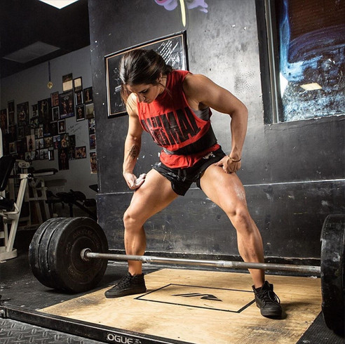 硬拉超过自己4倍体重,绝对的"力量女王"但又不失女神的魅力