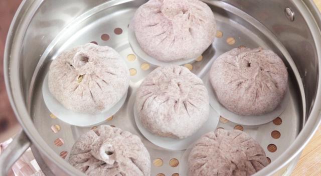 麦香浓郁的黑全麦包子,口感柔软不粗糙,馅料十足,一口气吃5个_腾讯