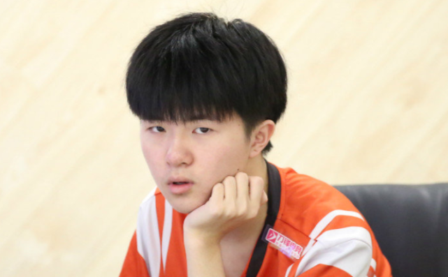 梦泪"骂瑶"道歉,lgd 江城游戏点投降被罚,kpl选手就这么难?