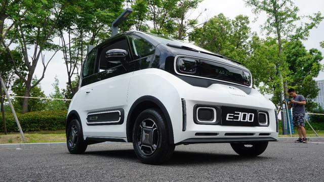 五菱原宝骏品牌目前有e100和e200这两款微型纯电动车型,而新宝骏e300