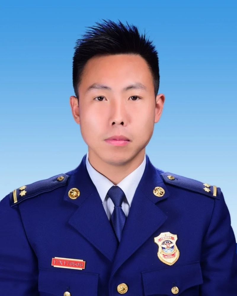 这个基层指挥员获得双荣誉称号_腾讯新闻