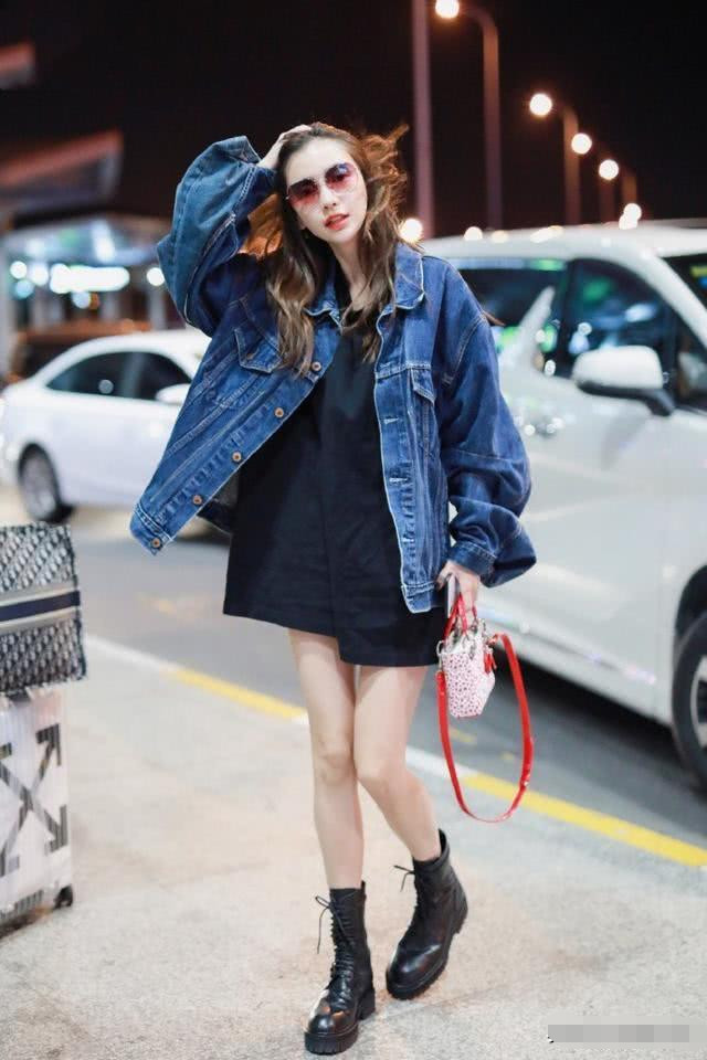 angelababy跑男路透,碎花衫牛仔短裤 马丁靴,真不像3岁娃的妈