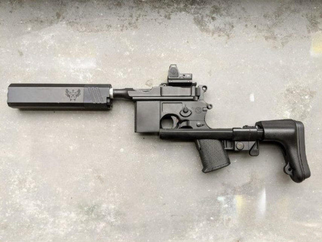 日本枪迷魔改的盒子炮,瞄镜,消音器,伸缩枪托,老古董变战术大枪