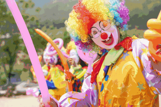 小丑,踩高跷国庆期间羡煞朋友圈拥抱花海稻草人,解锁百款拍照姿势从此