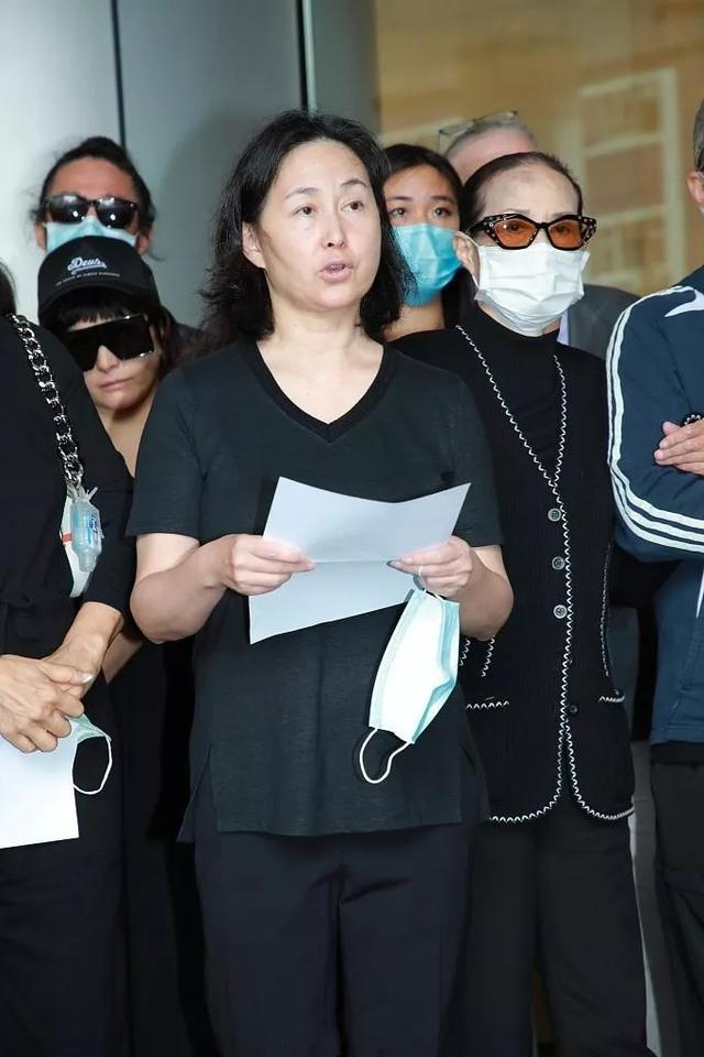 賭王原配女兒罕見露面對比何超瓊更顯霸氣奚夢瑤地位一目瞭然