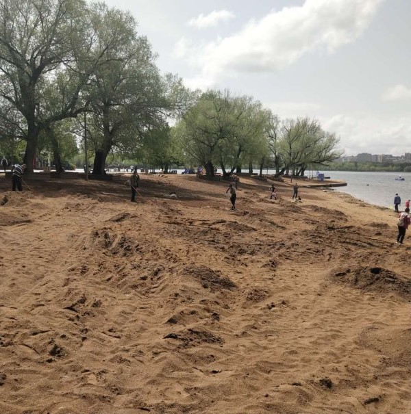 来晒太阳吧长春南湖公园金沙滩换了新沙