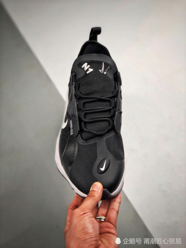 nike react-type gtx 黑白机能防水系列运动慢跑鞋