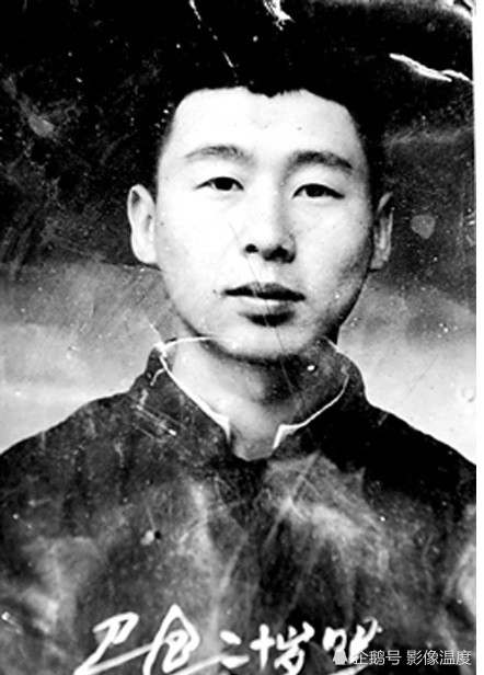 路遥讲述偷西红柿狂跑到山里吃19岁当官有漂亮女娃主动约他