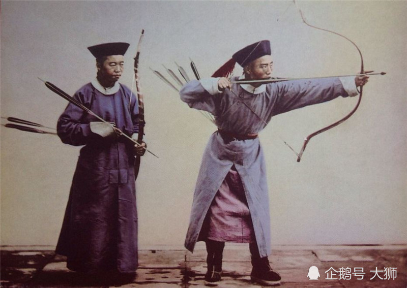 不久,义和团在山东成势,他想在南方烧把火,于是写信给江苏巡抚鹿传霖