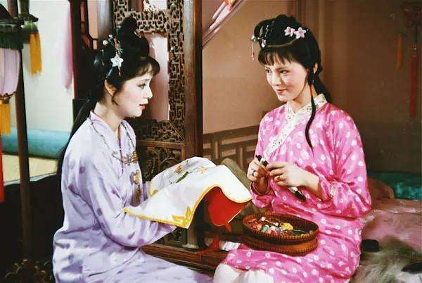 贾宝玉|林黛玉对贾宝玉有多与众不同？袭人的暗讽道出真相！