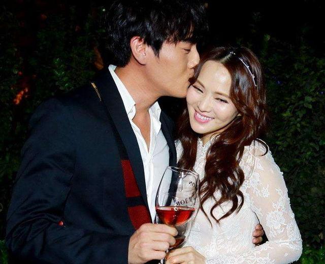 与庾澄庆相爱23年的伊能静,为何转身嫁给了小10岁的秦昊?