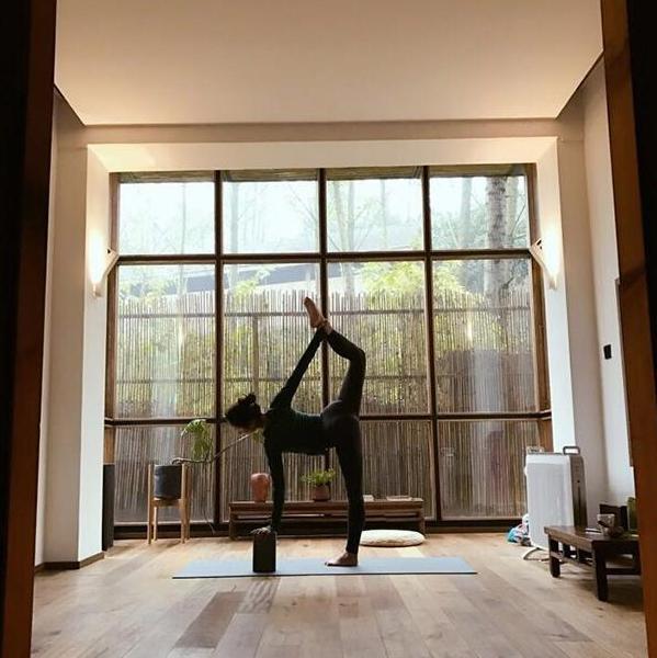 参观钱泳辰和吕一的豪宅家里有瑜伽房和画室在家生活就像度假