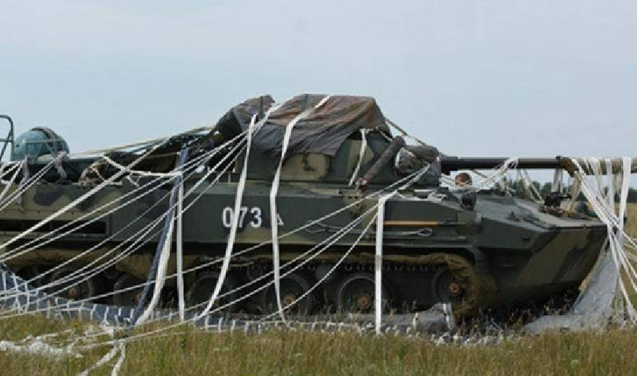 不過需要注意的是,bmd-4空降戰車裝備的100mm線膛炮並非蘇聯t-55和t