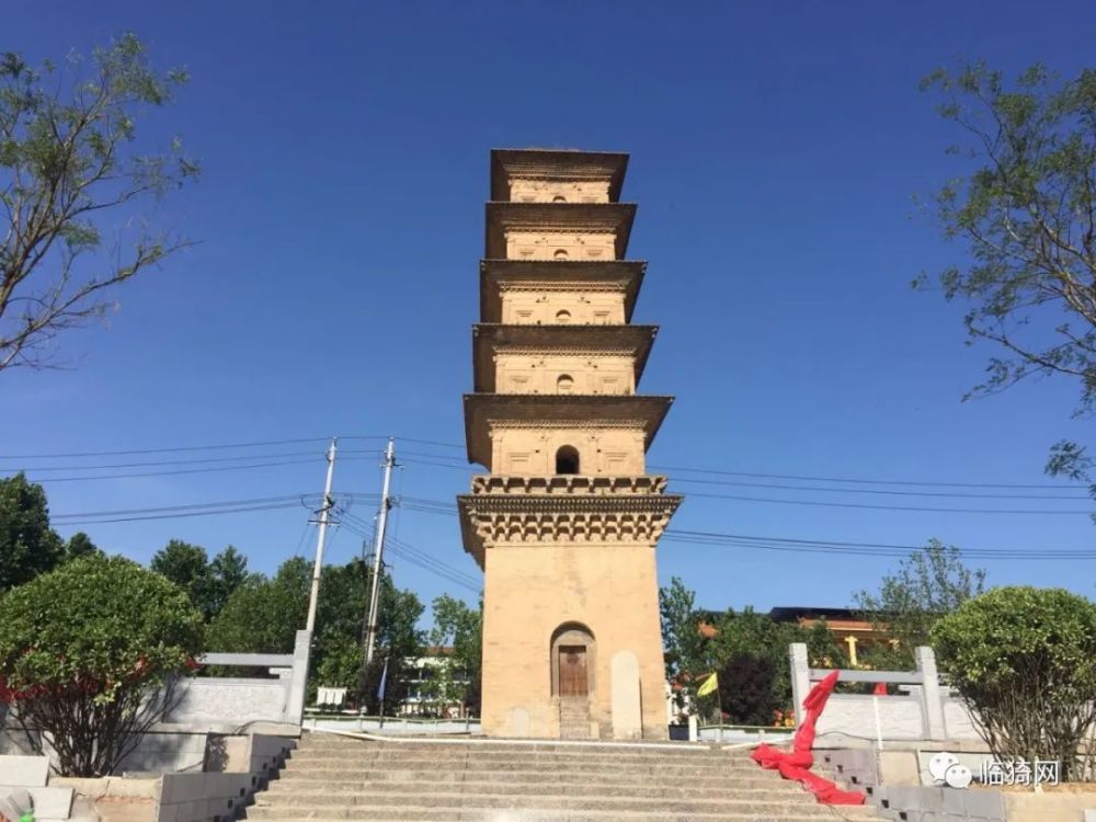 据悉:双塔公园是临猗县委,县政府服务于民的一项重点工程.