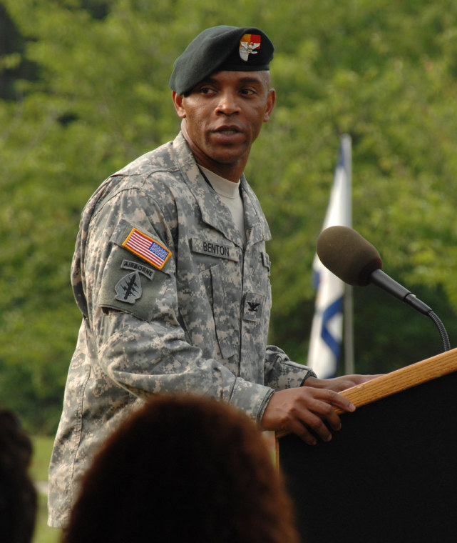 美军现任41名上将,仅2个是黑人!美国有色人种参军,升迁有多难?