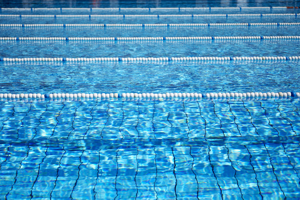 游泳|游泳课没上完门店却关停，“赠课”能不能退钱？法院这么判