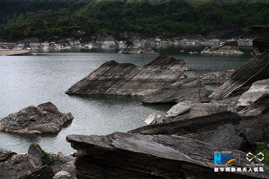 重慶小南海水位下降 高山湖泊現地質奇觀