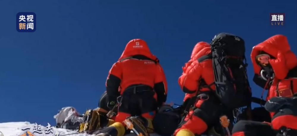 2020珠峰高程测量登山队成功登顶世界第一高峰珠穆朗玛峰