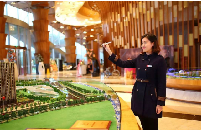 售楼小姐每卖一套100万房子,能有多少提成?答案出乎意料