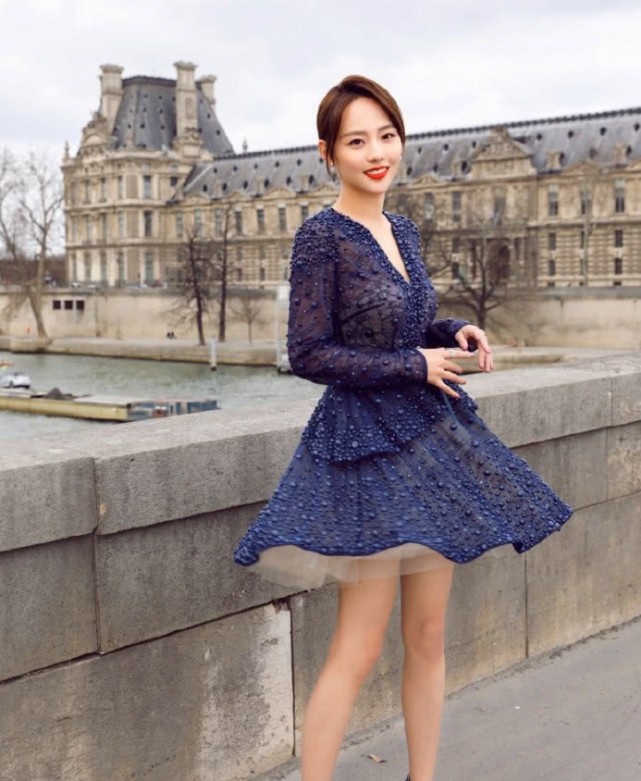 张嘉倪的鞋子不像是穿上去的更像是画上去的这是什么神仙操作