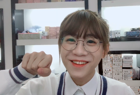 鱼玩快讯王纪超女装惊艳亮相闭上嘴就是超萌小萝莉