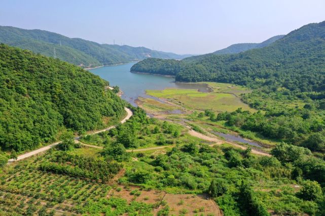 比如云南苍山洱海,浙江天台括苍山,浙江宁海还有雁苍山等等,盖苍山,则