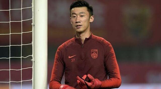 张鹭抽烟举报人浮出水面前天海队友嫌疑最大网友名字3个字