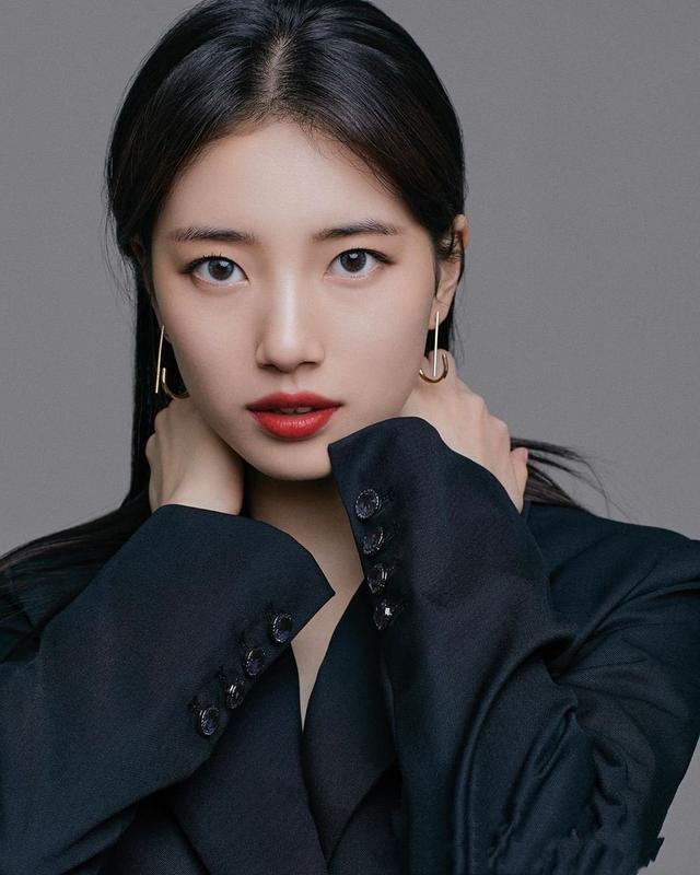 秀智成首位主刊大满贯国民初恋名副其实时尚大片非常复古