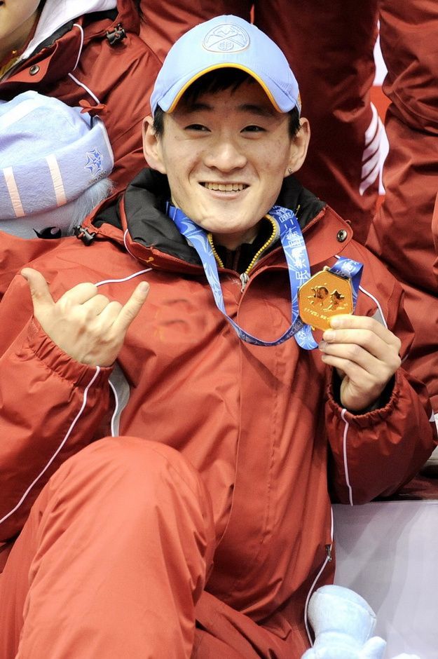 17岁成短道世界冠军 脸上曾缝30多针 退役后他进人大读书|梁文豪|短道