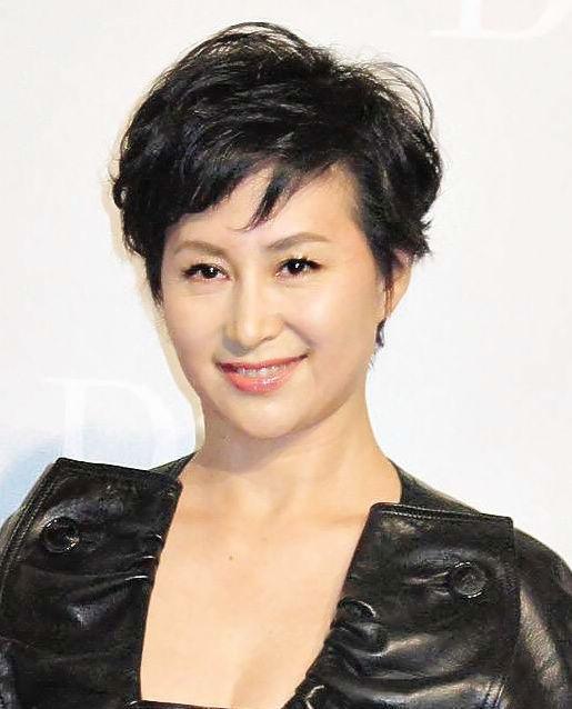 赌王女儿咋成这样了?大腹便便黑眼圈浓重,靠脚底按摩为生活太惨