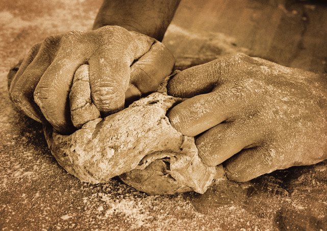 农民工变少变老,以后苦力谁来做,谁来搬砖,谁为我们盖房和修路